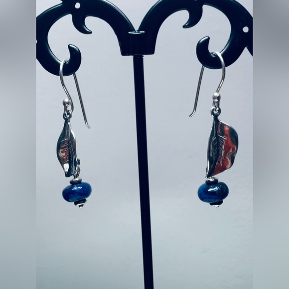 Silpada Vintage VERY RARE Sterling Leaf with Sodalite Bead French Wire E… - Picture 9 of 16